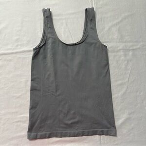 Nouvelle Seamless Gray Scoop Neck Tank Size Medium Shapewear